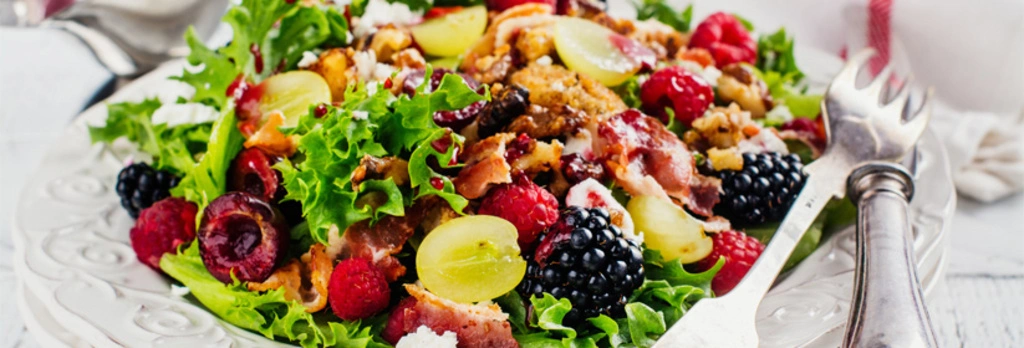 Fresh Berry & Bacon Salad